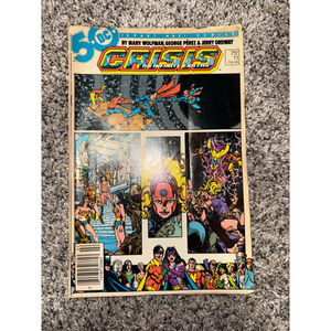 DC Comics Crisis on Infinite Earths #11 Comic Book - Blue/Red